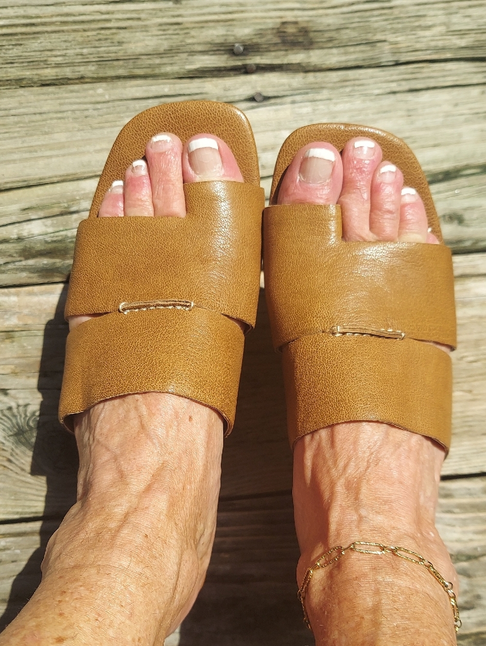 NEW DONALD PLINER SANDALS